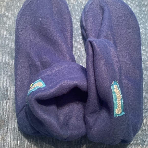Copy - New Mens Snuggle Slippers - Picture 3 of 4